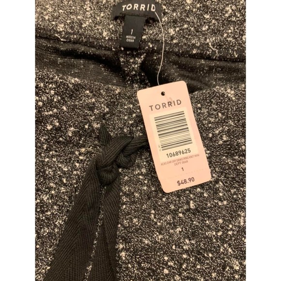 NWT Torrid Size 1 1x Mini Skirt Black White Speckled Drawstring Waist Sharp! - Picture 3 of 3